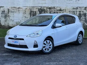 Toyota Aqua 2012 photo 2
