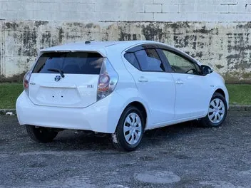 Toyota Aqua 2012 photo 4