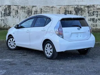 Toyota Aqua 2012 photo 5
