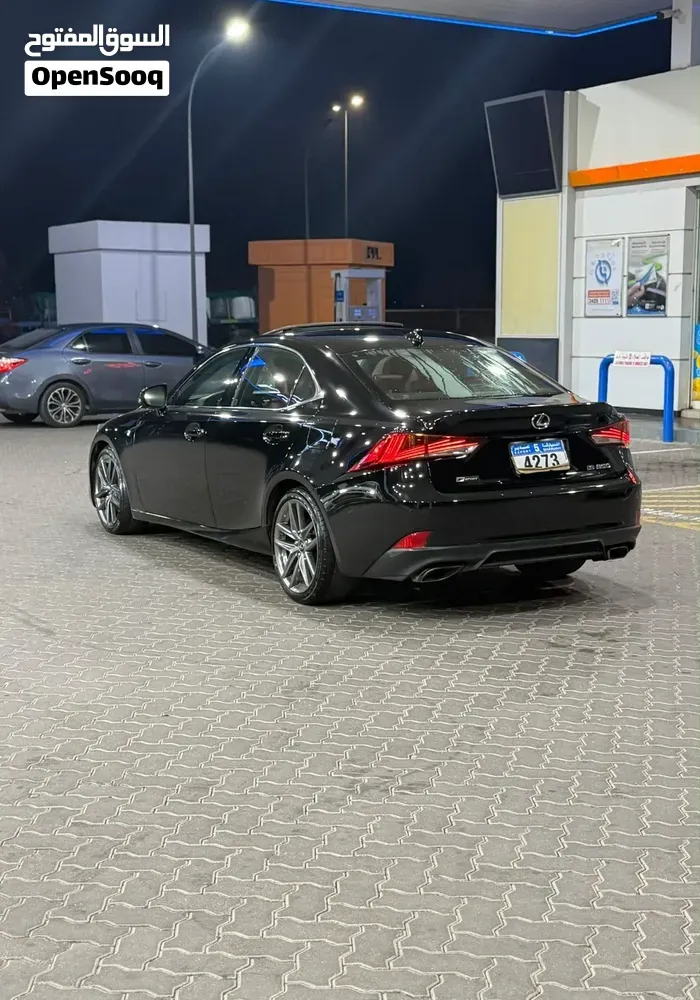 Lexus Is 300 2018 photo 4