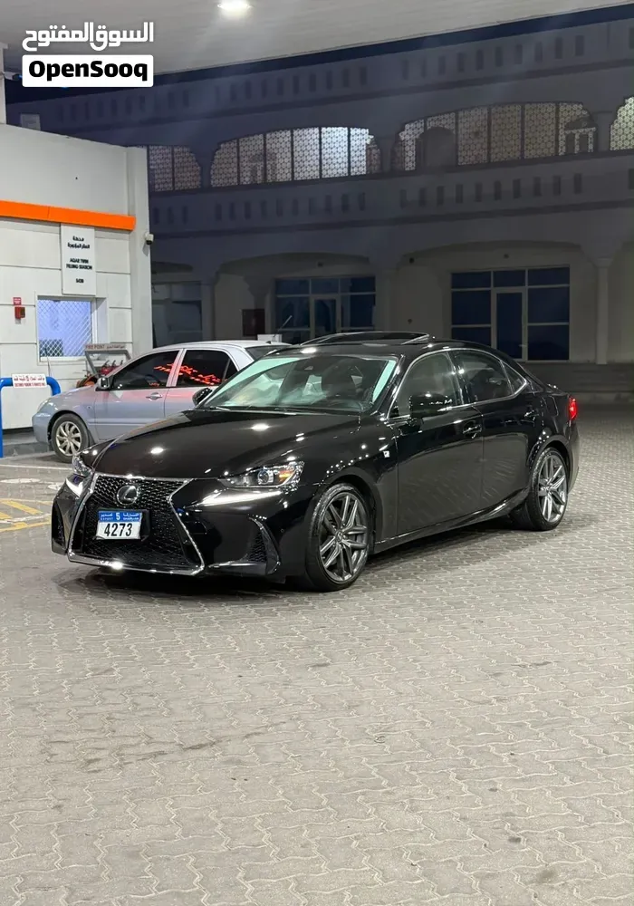 Lexus Is 300 2018 photo 3