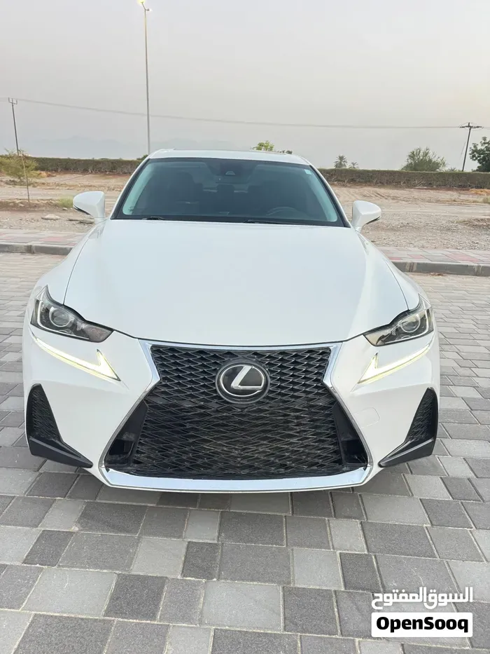 Lexus Is 300 2018 photo 5