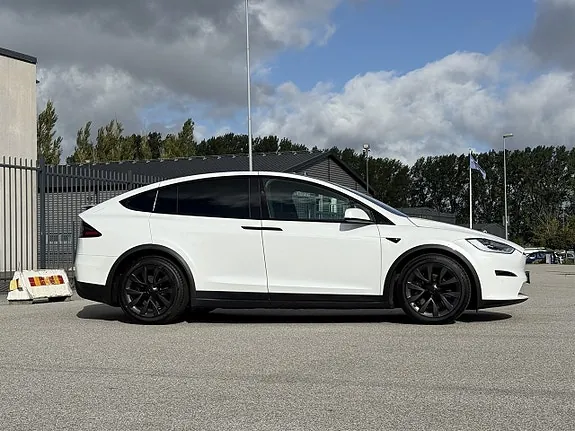 Tesla Model X 2023 photo 2