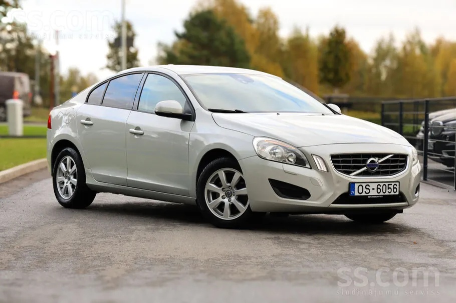 Volvo S60 2013 photo 2