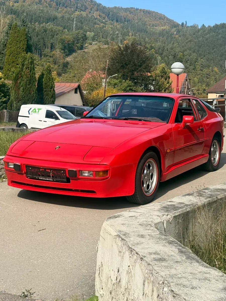 Porsche 924 1977 photo 2