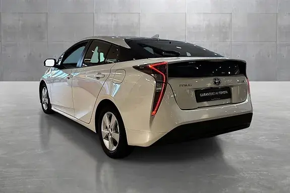 Toyota Prius 2017 photo 3