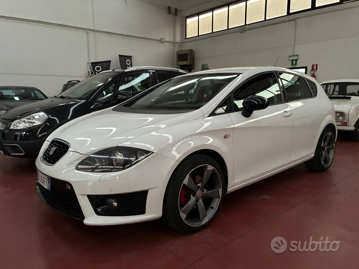 Seat Leon 2011 photo 2