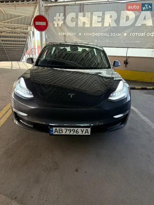 Tesla Model 3 2020 photo 3