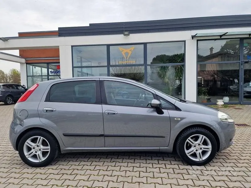 Fiat Grande Punto 2006 photo 4