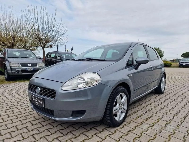 Fiat Grande Punto 2006 photo 2