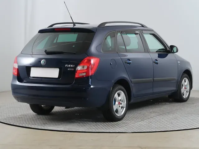 Skoda Fabia Combi 2011 photo 4