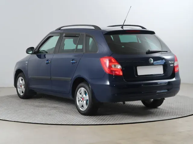 Skoda Fabia Combi 2011 photo 3