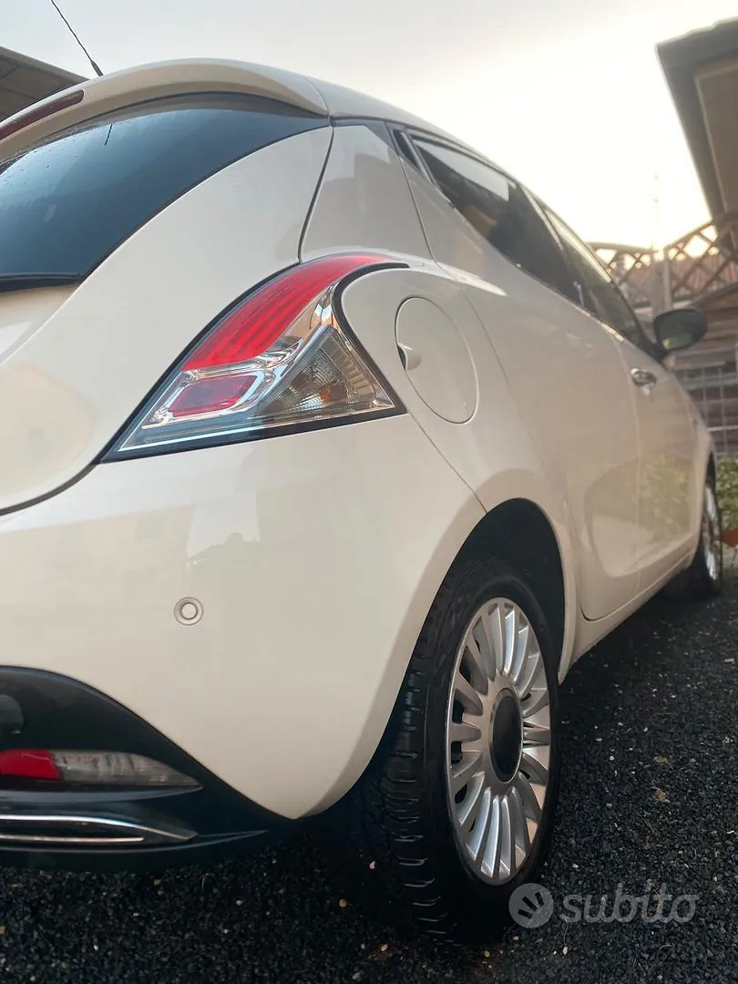 Lancia Ypsilon 2011 photo 4