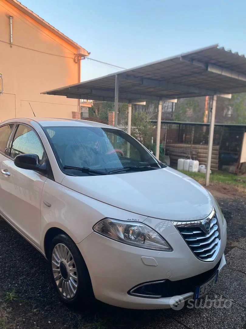 Lancia Ypsilon