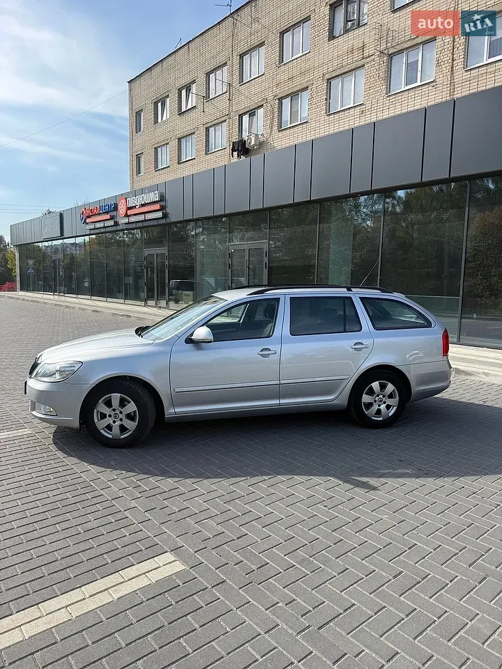 Skoda Octavia 2011 photo 2