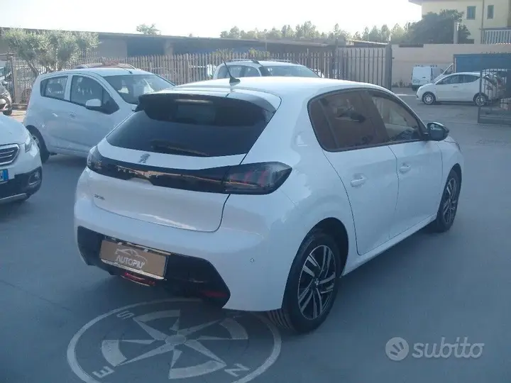 Peugeot 208 2022 photo 5