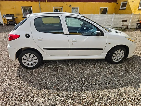 Peugeot 206 2009 photo 3
