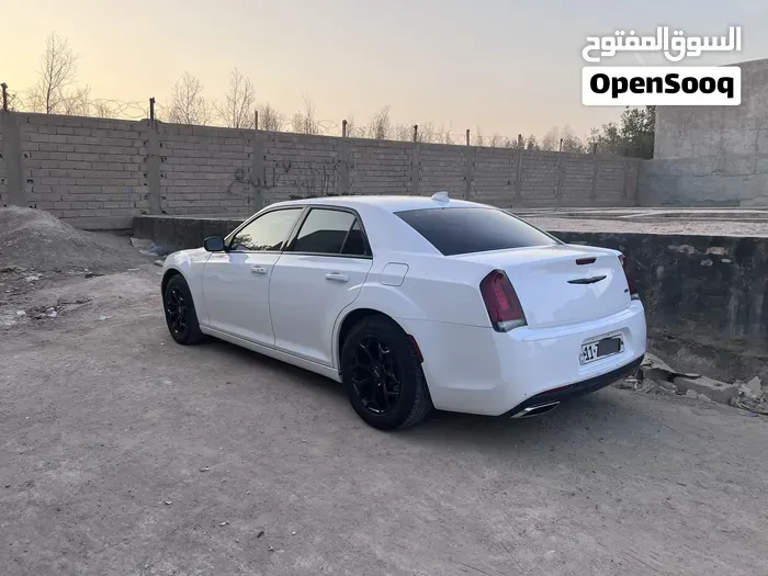 Chrysler 300 2020 photo 2