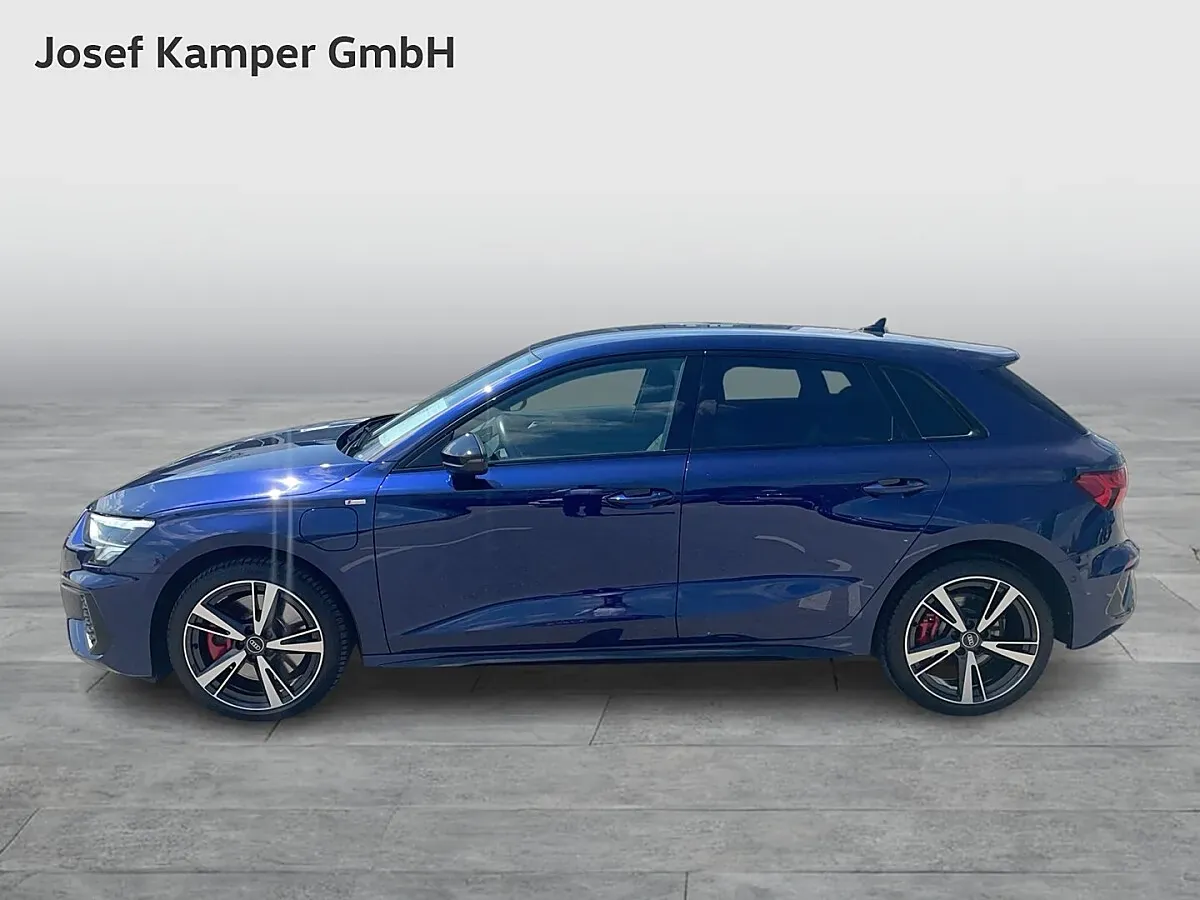 Audi A3 2023 photo 2