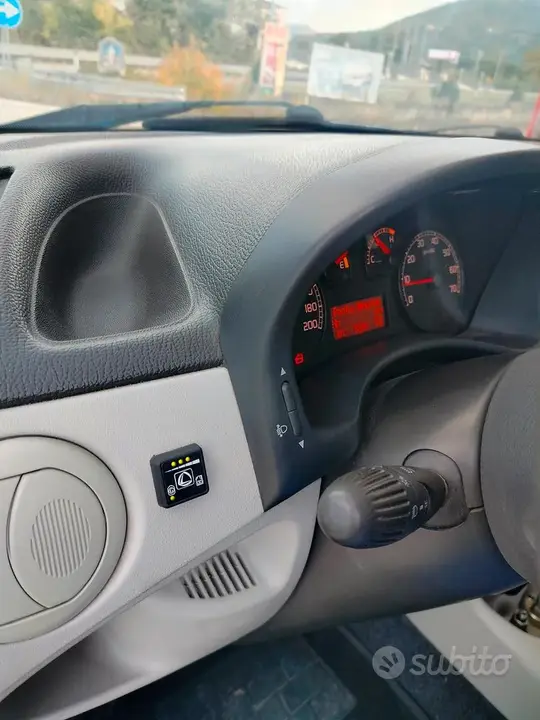 Fiat Punto 2004 photo 4