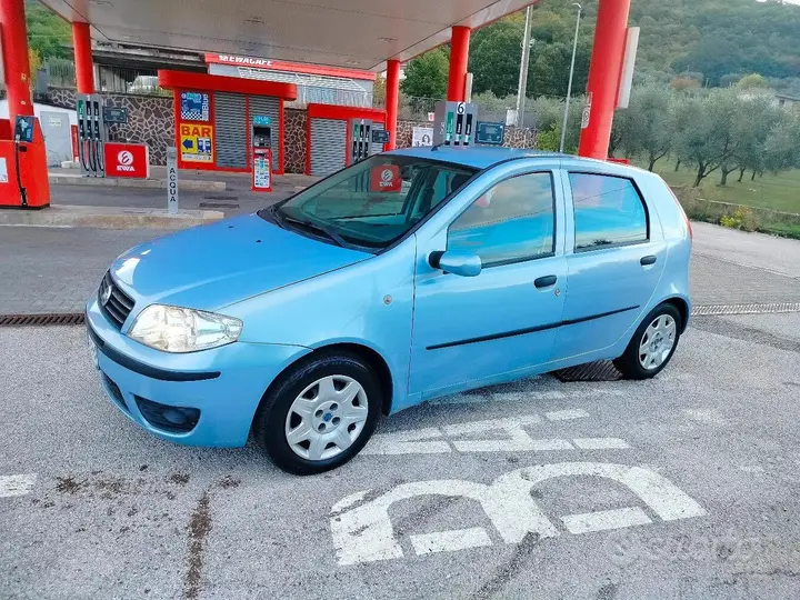 Fiat Punto 2004 photo 2