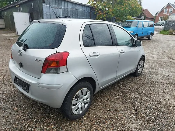 Toyota Yaris 2009 photo 2