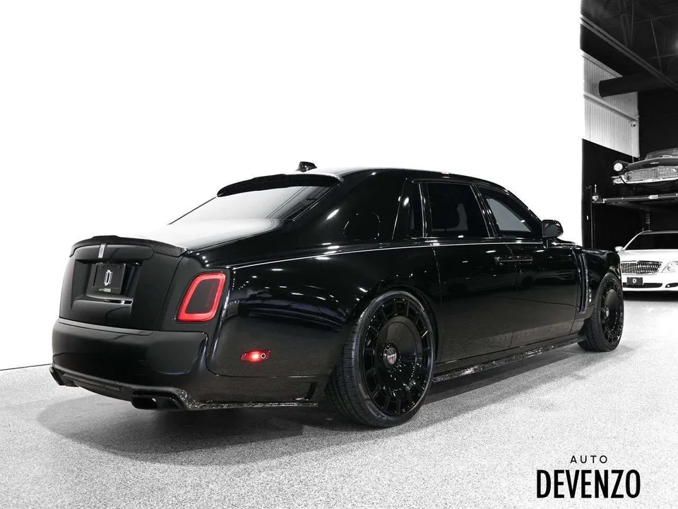 Rolls-Royce Phantom 2023 photo 3
