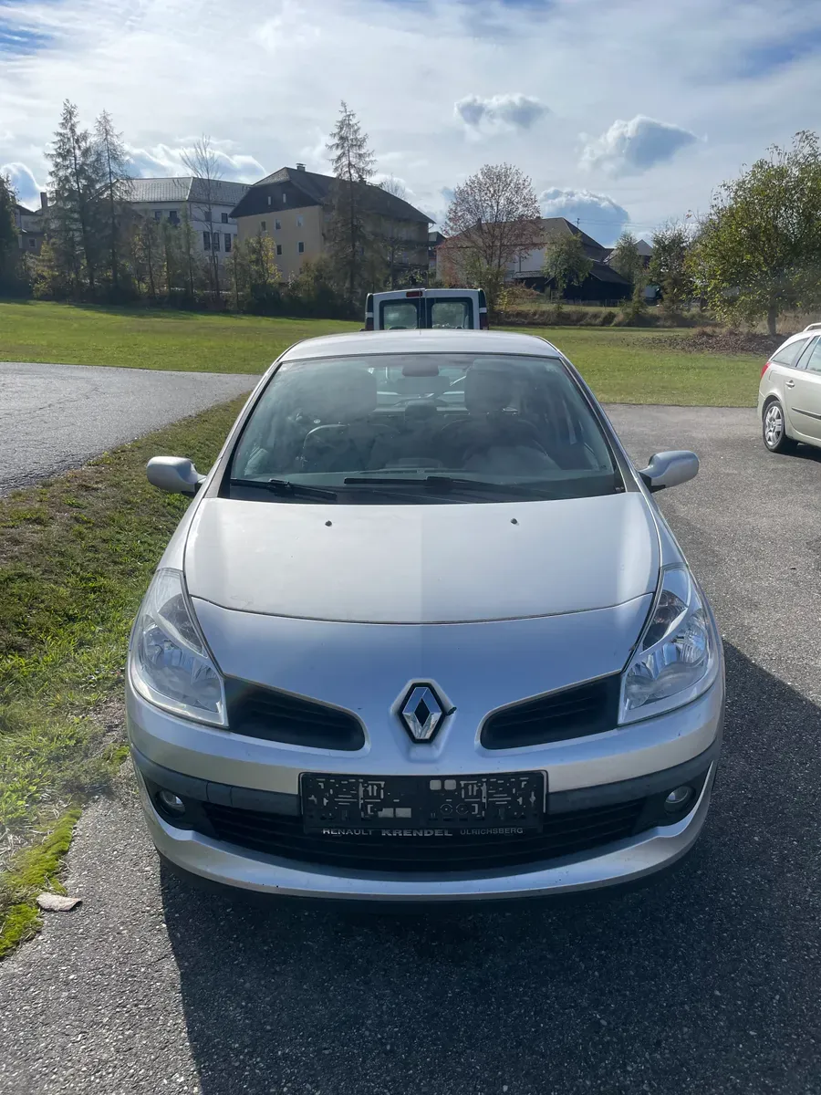 Renault Clio 2009 photo 3