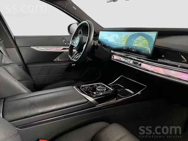 BMW I7 2022 photo 5