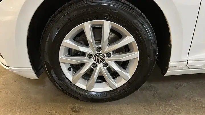 Volkswagen Passat 2023 photo 3