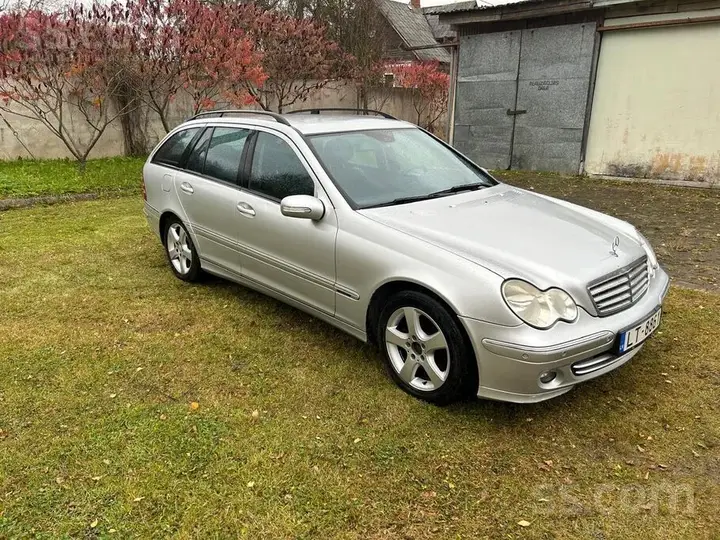 Mercedes-Benz C220 2006 photo 4