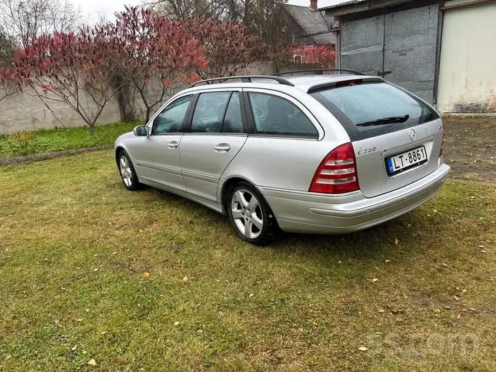 Mercedes-Benz C220 2006 photo 2