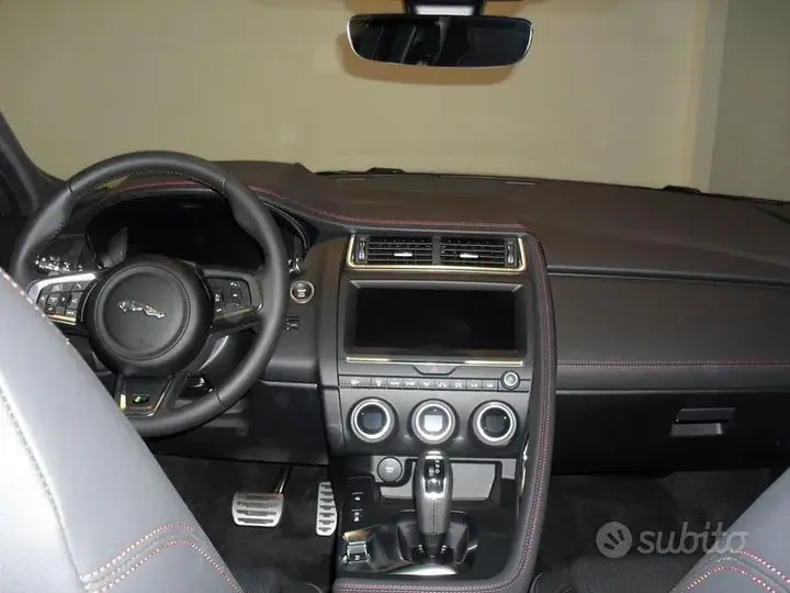Jaguar E-Pace 2020 photo 4