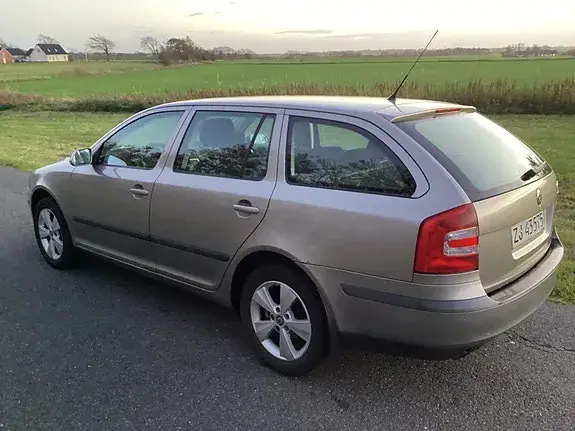 Skoda Octavia 2008 photo 4