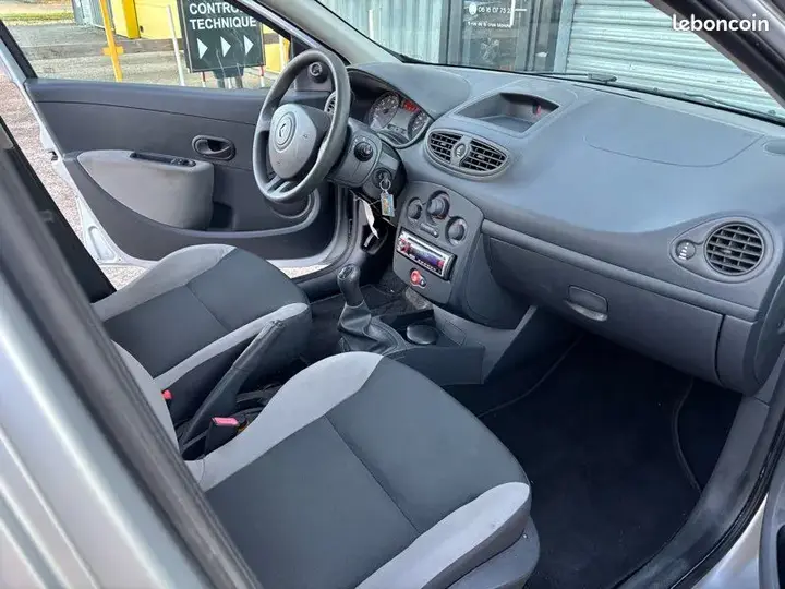 Renault Clio 2010 photo 4