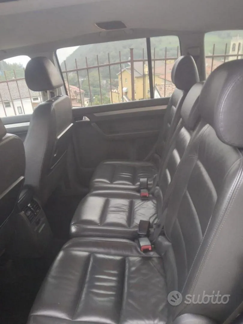 Volkswagen Touran 2009 photo 3
