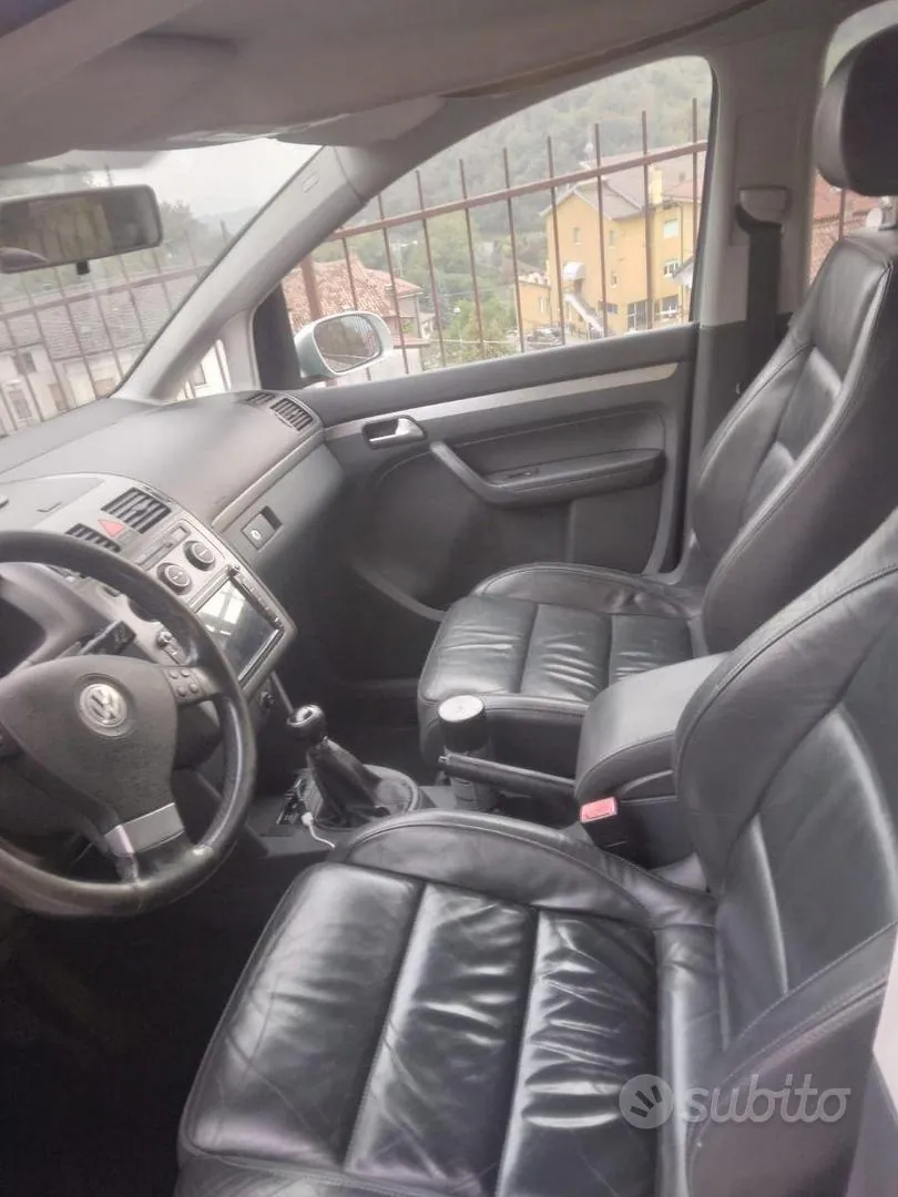 Volkswagen Touran 2009 photo 4