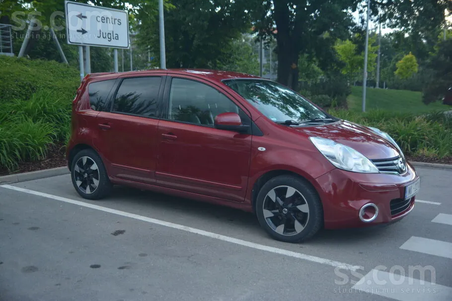 Nissan Note 2012 photo 5