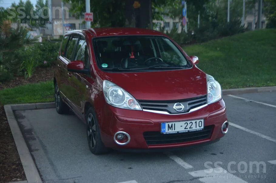 Nissan Note 2012 photo 3