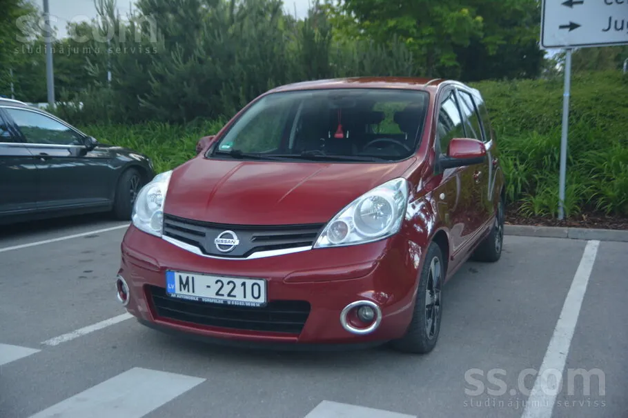 Nissan Note 2012 photo 4
