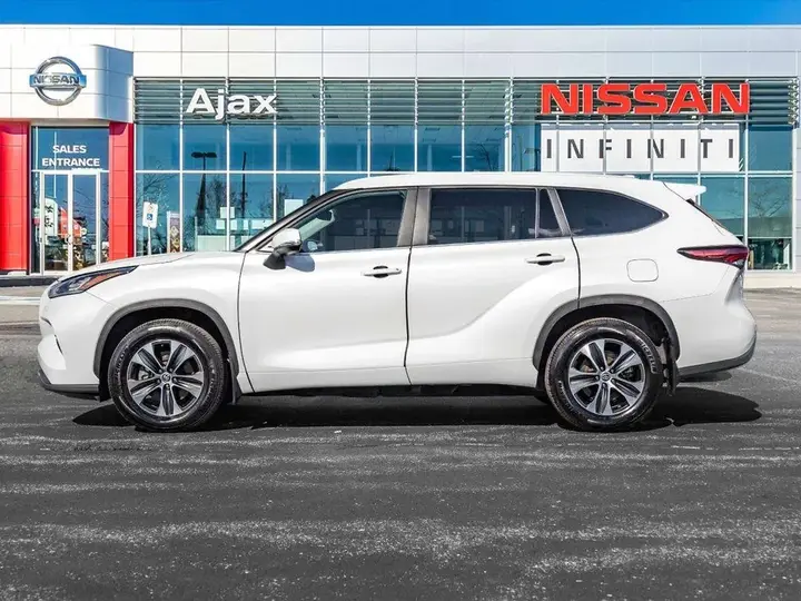 Toyota Highlander 2024 photo 3
