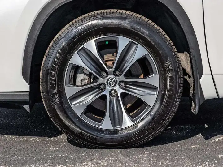 Toyota Highlander 2024 photo 4