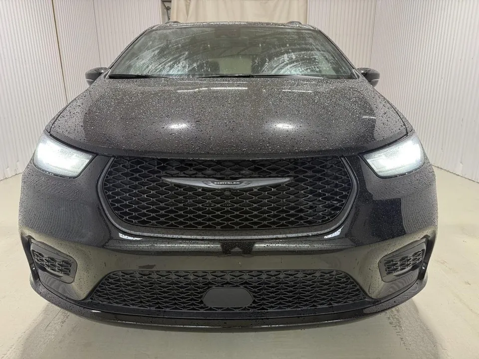 Chrysler Pacifica 2025 photo 2