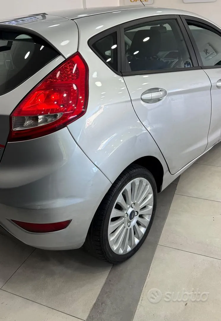 Ford Fiesta 2011 photo 4