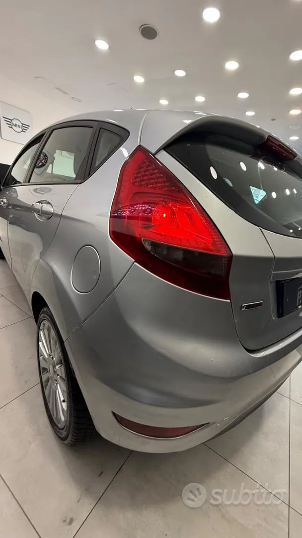 Ford Fiesta 2011 photo 5