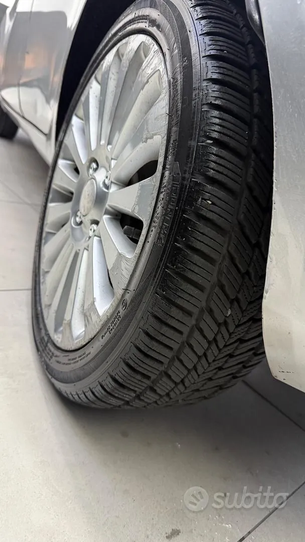 Ford Fiesta 2011 photo 2