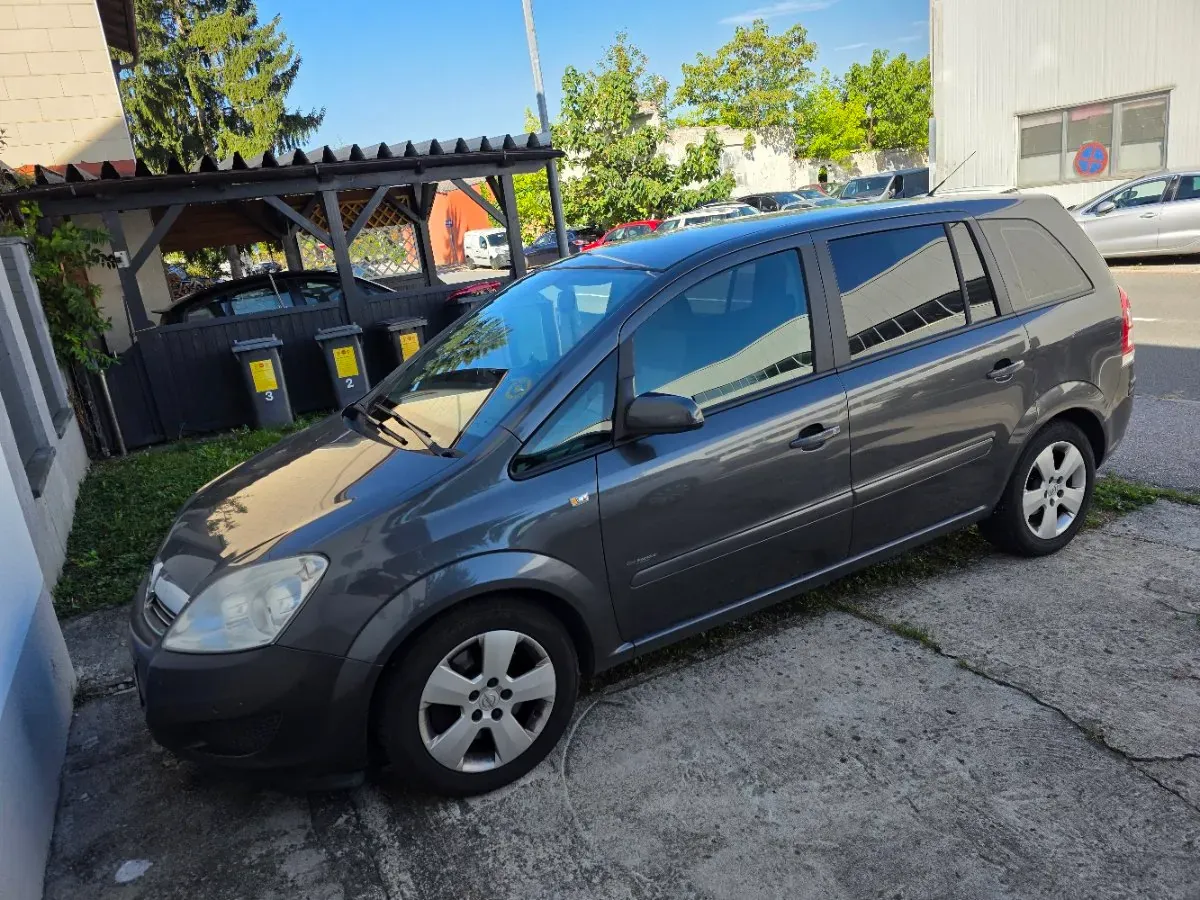 Opel Zafira 2010 photo 2