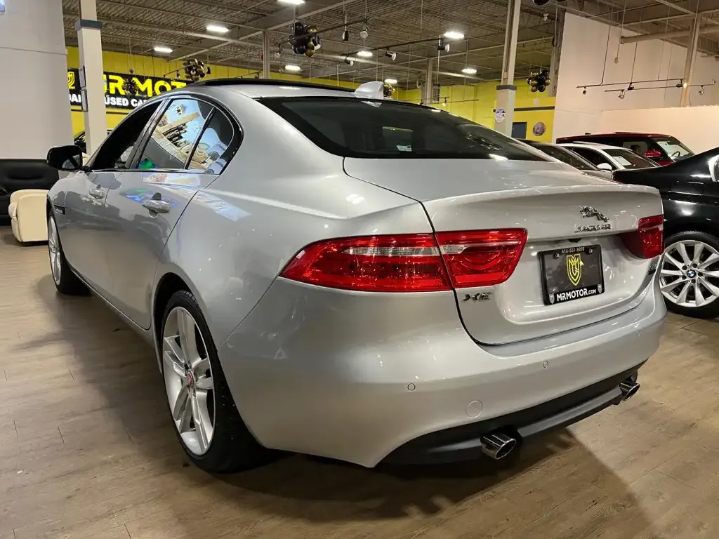 Jaguar Xe 2018 photo 3