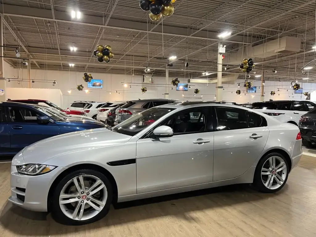 Jaguar Xe 2018 photo 2