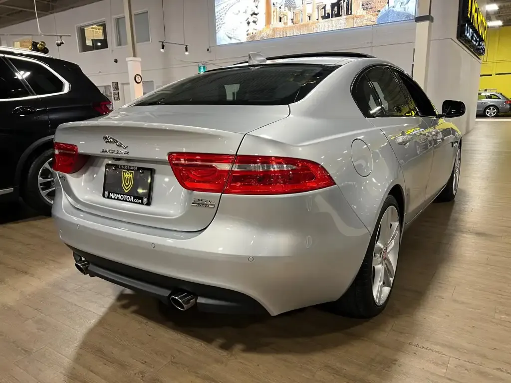 Jaguar Xe 2018 photo 5